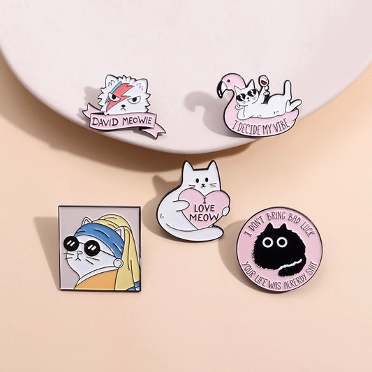 Cute Cat Brooch Pendant with Pearl - Stylish Animal Accessory