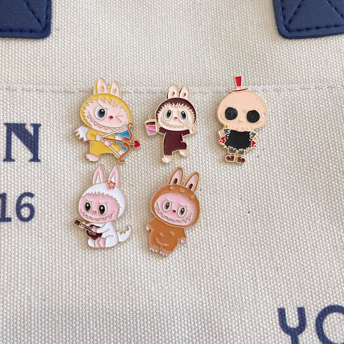 Cute Cartoon Bunny Metal Brooch Pin - Stylish Accessory for Bags and Clothing